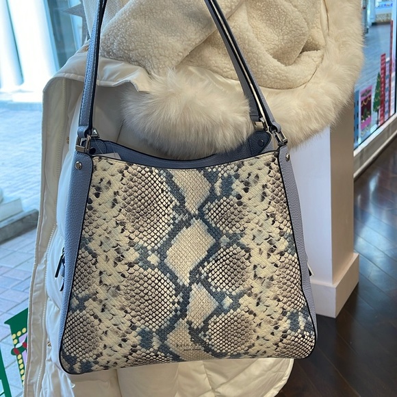 Kate Spade Leila Medium Triple Compartment Shoulder Tote
snake embossed
NWT - Picture 4 of 16
